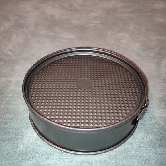 9 Inch Cake Baking Pan Bakeware Ovenware Deserts Spring Form Removable Bottom - Picture 7 of 7